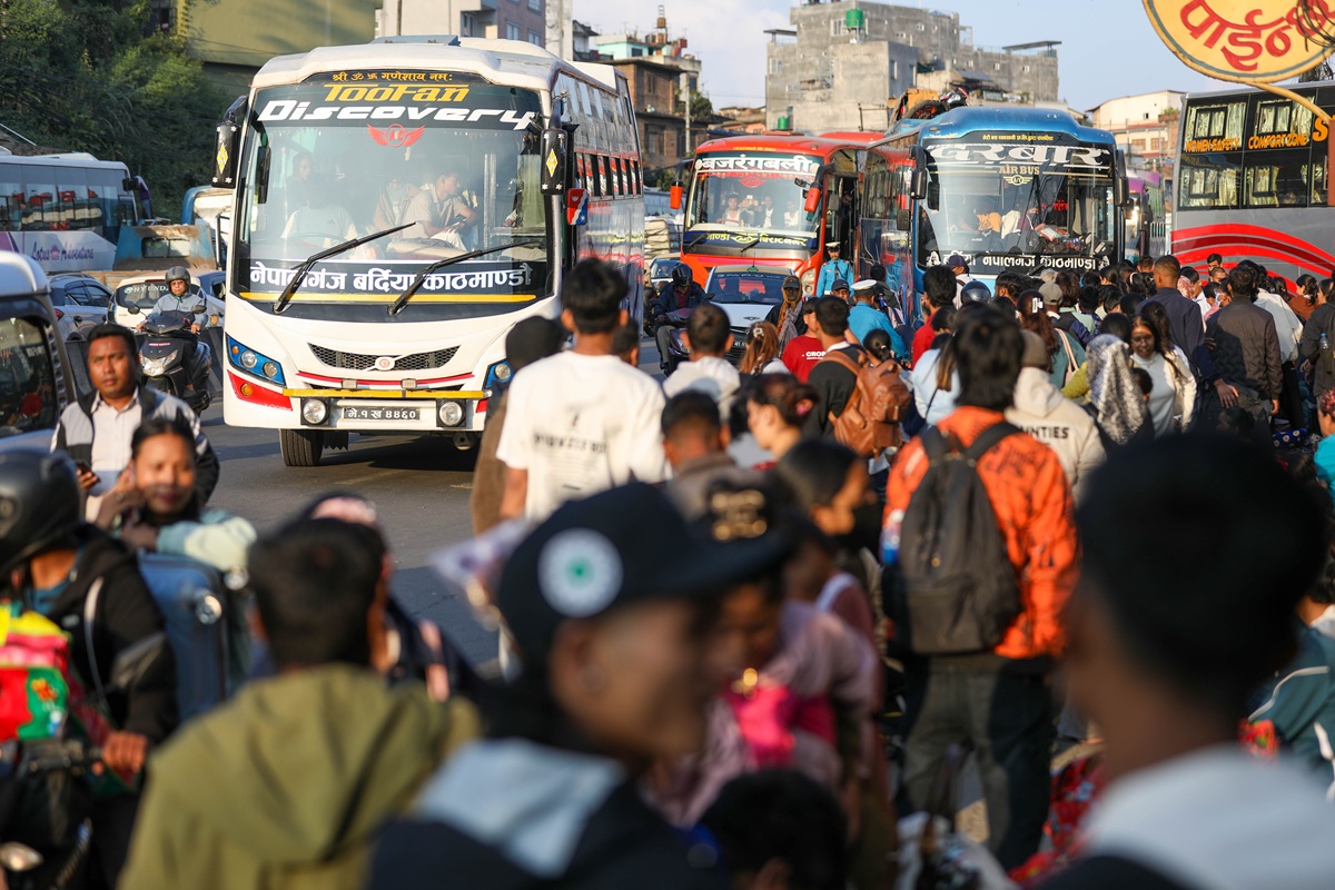 दसैंमा घर फर्किने बढे, उपत्यकाबाट ५ लाख यात्रु बाहिरिए
