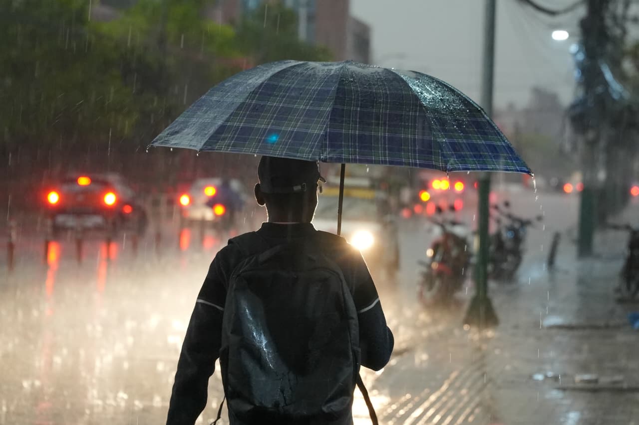 हुरीबताससहित वर्षा : मकवानपुरमा सबैभन्दा बढी, वर्षा उत्तरपूर्वतिर सर्दै