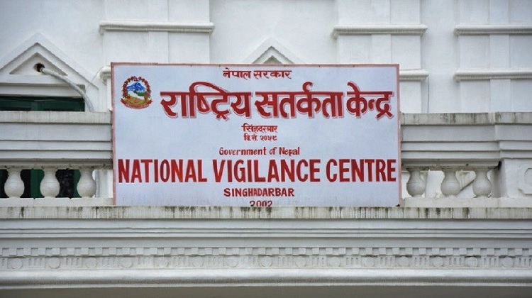 चार महिनामा ११ हजार सरकारी कर्मचारी कारबाहीमा