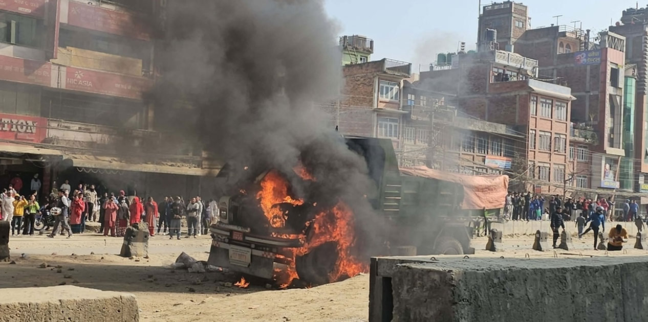 टिपरको ठक्करबाट स्कुटर चालकको मृत्यु भएपछि बनेपामा तनाव