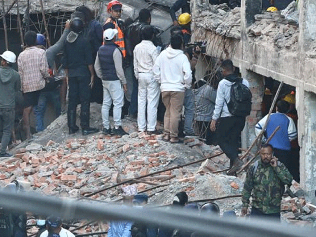 नक्सालको भाटभटेनी भत्काउने क्रममा तीन मजदुर घाइते