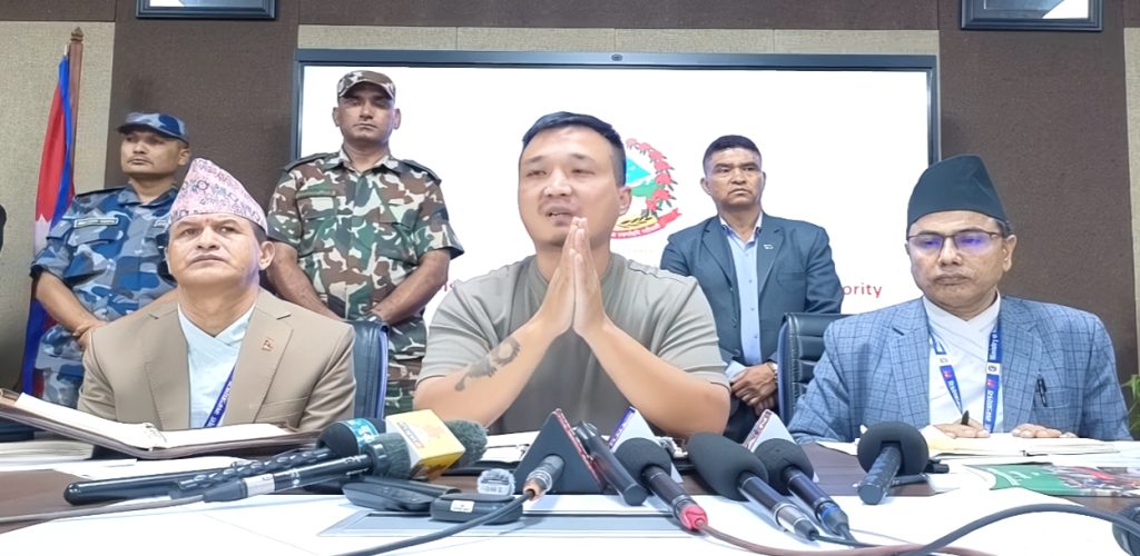 सुरुङको माथिबाट खन्ने तयारी हुँदैछ, आशा अझै कायमै : गृहमन्त्री गुरुङ