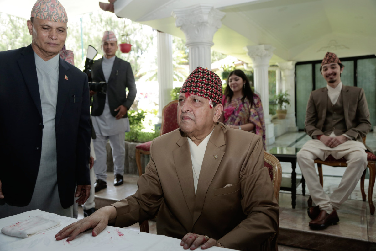 अहिले नेपाल र नेपालीका लागि प्रार्थना गर्ने समय हो : पूर्वराजा शाह