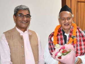 गृहमन्त्री लेखक र भाजपा नेता कोश्यारीबीच भेटवार्ता