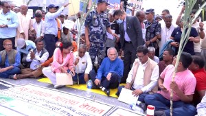 उखु किसानको आन्दोलनलाई पूर्वप्रधानमन्त्री भट्टराईको समर्थन