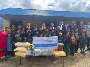 स्थापना दिवसको अवसरमा खाद्य हुम्लाद्वारा विद्यालयलाई खाद्य तथा शैक्षिक सामग्री वितरण