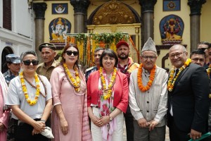 बेलायती मन्त्री मल्होत्राद्वारा पशुपतिनाथको दर्शन