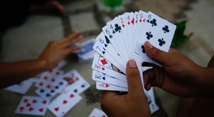 जुवातास खेल्ने १२ जना प्रहरी नियन्त्रणमा