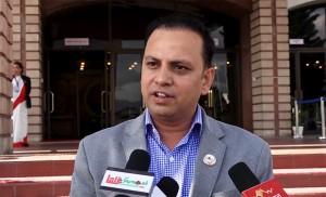 सरकारलाई सांसद मनिष झाको प्रश्न- यस्तो बचपना देखाएर राजकाज चल्छ ?
