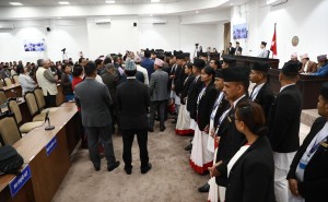 विपक्षीले अवरोध कायम राखेपछि संसद् बैठक २५ गतेसम्मका लागि स्थगित