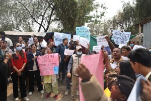 सुकुमवासी बस्तीमा सरकारविरुद्ध प्रदर्शन