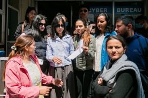 गालीगलौज तथा बलात्कारको धम्की दिनेविरुद्ध अमिशाले दिइन् साइबर ब्युरोमा उजुरी