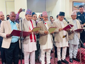 लुम्बिनीका नवनियुक्त पाँच मन्त्रीले लिए शपथ