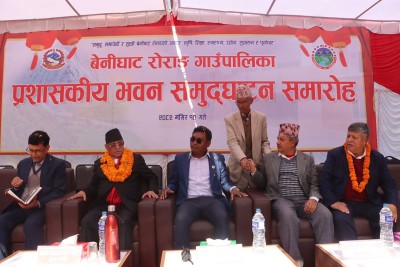 प्रचण्डद्वारा बेनीघाट रोराङ गाउँपालिकाको प्रशासनिक भवनको उद्घाटन