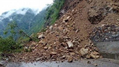 वर्षाका कारण देशभरका सात राजमार्ग अवरुद्ध, १३ राजमार्ग एकतर्फी सञ्चालनमा