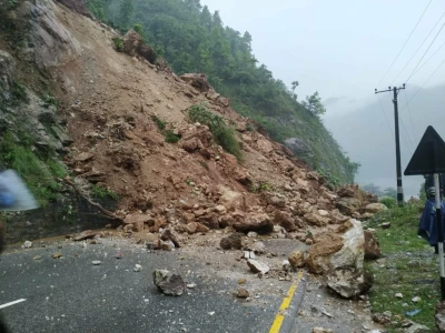 बाढी पहिराले देशभरका ९ सडकखण्ड पूर्ण अवरुद्ध