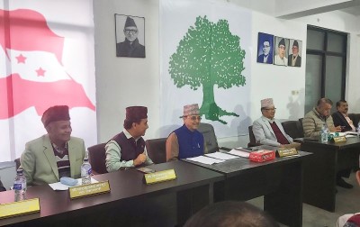 कांग्रेस बैठक फेरि सर्‍यो