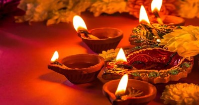 तिहारको तेस्रो दिनः आज कुकुर तिहार र लक्ष्मी पूजा मनाइँदै