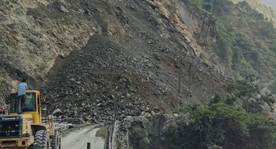 बाढीपहिरोले पाँच राजमार्ग अवरुद्ध