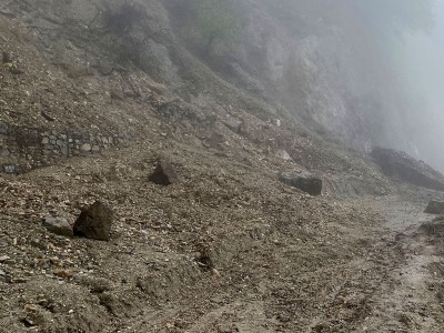 ६ स्थानमा राजमार्ग अवरुद्ध, ४ ठाउँमा एकतर्फी यातायात सञ्चालन