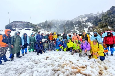 तिलिचो बेसक्याम्पमा फसेका ११ पर्यटकको उद्धार