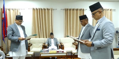 प्रमुख निर्वाचन आयुक्त र आयुक्तद्वयले लिए शपथ