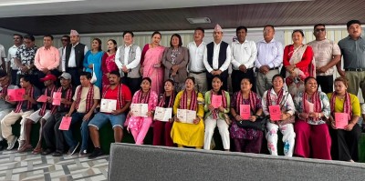 झापाको अर्जुनधारामा लालपुर्जा वितरण, १८ परिवार बने जग्गाधनी
