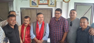 बालकृष्ण खाँण पुगे कोइराला निवास, देउवासँग दुरी, शेखरतिर झुकाव ?