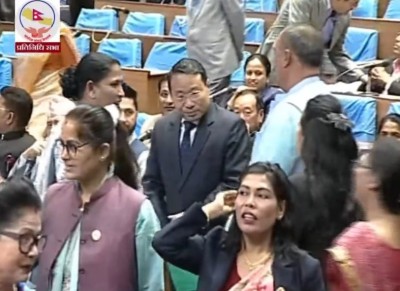प्रतिपक्षीको अवरोधका बीच अर्थमन्त्रीले प्रस्तुत गरे आर्थिक सर्वेक्षण