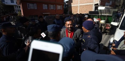 कांग्रेस कार्यालय अगाडि विशेष महाधिवेशन पक्षधरको प्रदर्शन, निधिसँग चर्काचर्की