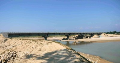 दोदा नदीमा निर्माणाधीन पुलको काम ९० प्रतिशत पूरा