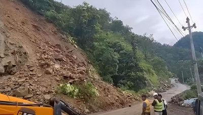 बाढीपहिराले सात जिल्लाका प्रमुख सडक अवरुद्ध
