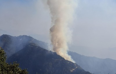 काभ्रेको महाभारत जंगलमा लागेको आगो अझै नियन्त्रणमा आएन