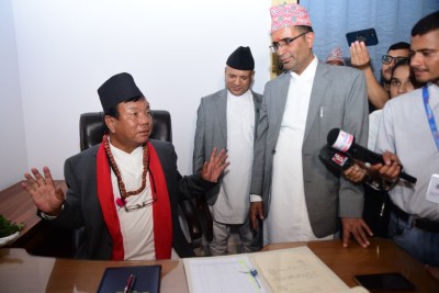 मन्त्रालयमै सुत्ने खाट व्यवस्था गर्न शिक्षामन्त्री महावीर पुनको निर्देशन