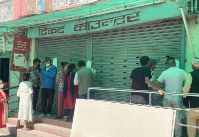 देशभरका अस्पतालमा आकस्मिकबाहेकका सेवा बन्द