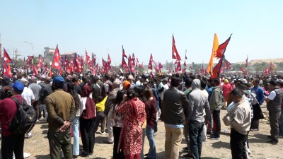 निषेधित क्षेत्र तोड्‌न खोज्दा राजावादी र प्रहरीबीच धकेलाधकेल