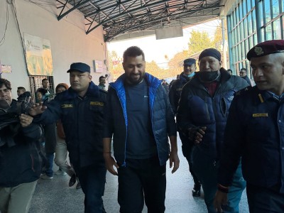 अदालतमा उपस्थित हुन रवि लामिछाने चितवन हुँदै रुपन्देही जाने