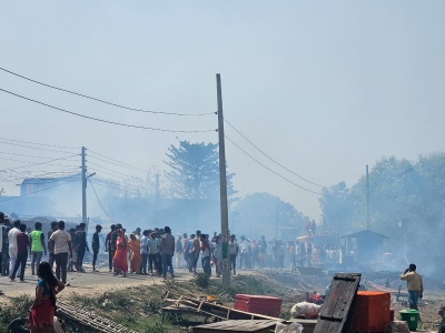 महोत्तरीमा भीषण आगलागी, एक सय बढी घर जले