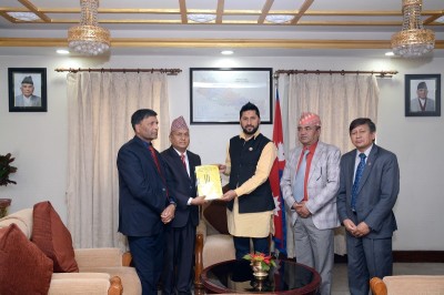 सुन तस्करीबारे छानबिन गर्न बनेको जाँचबुझ आयोगले गृहमन्त्रीलाई बुझायो प्रतिवेदन