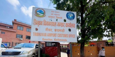 विमानस्थल भन्सार कार्यालयका तीन कर्मचारी घुससहित पक्राउ