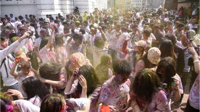 होलीमा कडाइ : मञ्च बनाएर सांगीतिक कार्यक्रम गर्न नपाइने