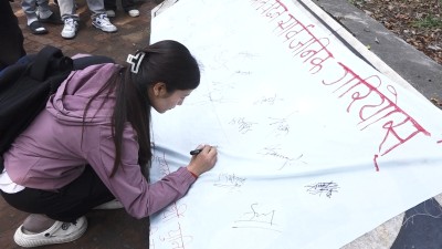 कार्की आयोगको प्रतिवेदन सार्वजनिक गर्न माग गर्दै त्रिचन्द्रका विद्यार्थी आन्दोलित