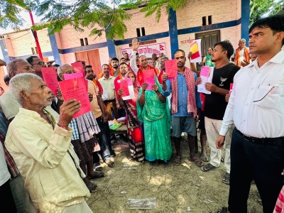 नापजाँच सकिएको ११ वर्षपछि धनुषाका २३३ परिवारले पाए लालपुर्जा