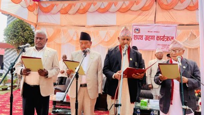 लुम्बिनीमा मुख्यमन्त्री महरा र तीन मन्त्रीले लिए शपथ