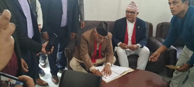 ओलीले झापा-५ बाट गराए उम्मेदवारी दर्ता