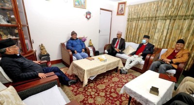 माधव नेपाललाई फकाउन घरमै पुगे प्रचण्ड र ओली