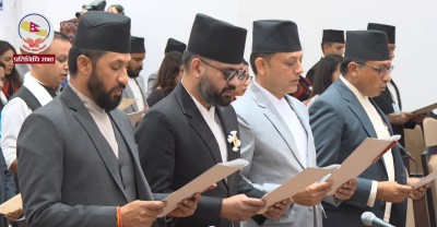 नवनिर्वाचित सांसदहरूले लिए शपथ
