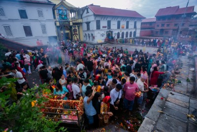 साउन महिनाको पहिलो सोमबार : देशभरका शिवालयमा भक्तजनको घुइँचो