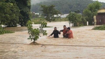 मकवानपुरको सिस्नेरीमा बाढीले ३० घर बगायो, खानीखेतका २८ घर डुबानमा