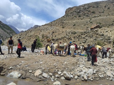 तिल गाउँमा पुर्‍याइयो राहत सामग्री